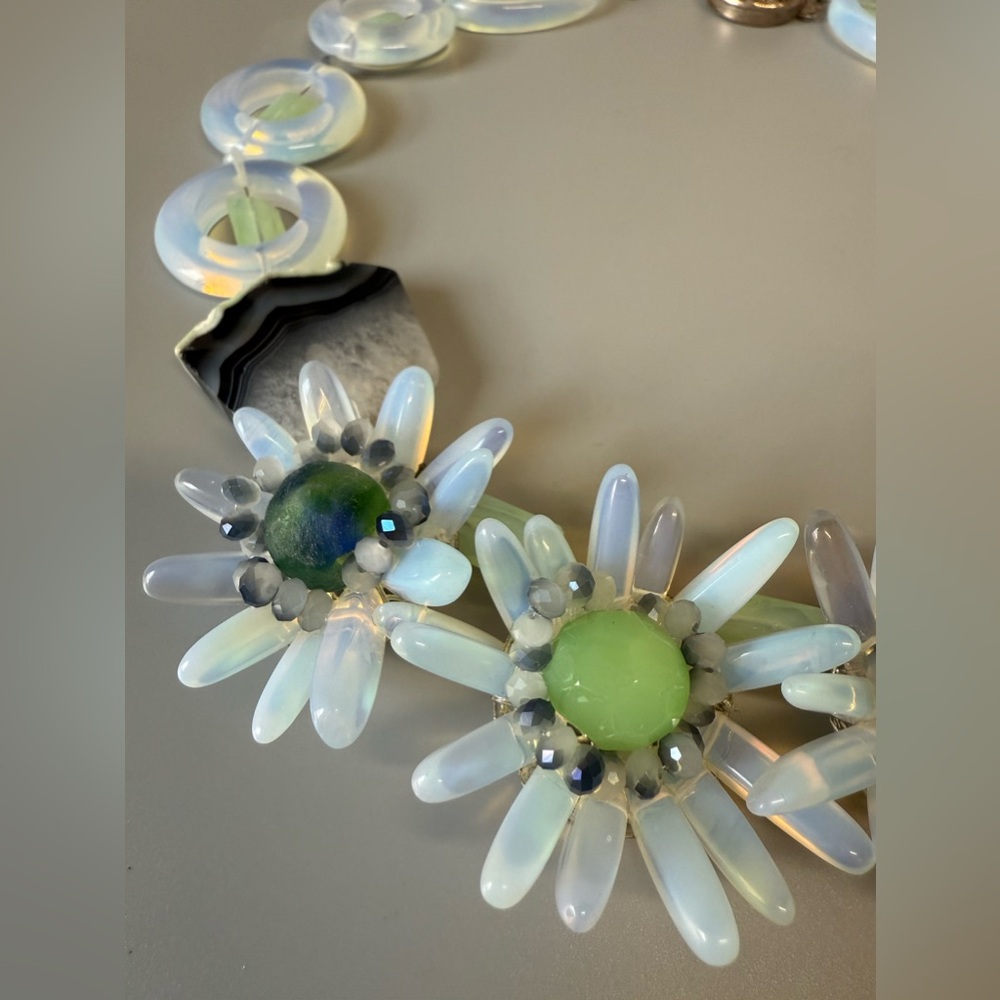 Blue moonstone flower necklace - Picture 5 of 9